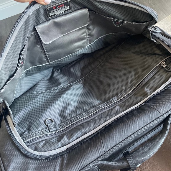 TUMI T-TECH Black Tri-Fold Carry On Garment Bag / Suitcase. - Picture 3 of 8